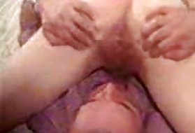 En gravid tonårsflicka som rider på en vintage porr stor amerikansk porr anal dildo
