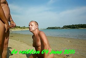 Han tycker om stranden för att se hans unga syster, sex med en svensk vuxen film med sin pojkvän