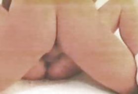 Dubbel penetration för en blond thai med en kåt porr i en jätteklitoris